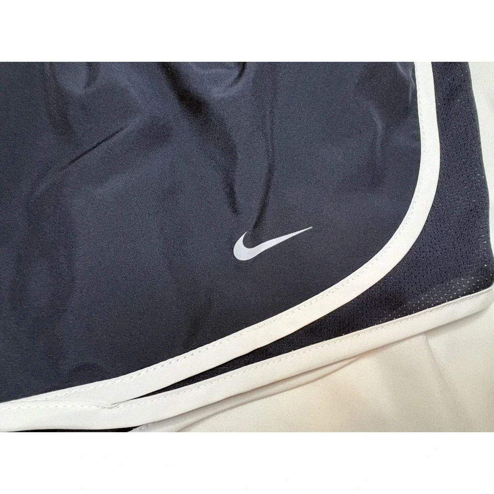 Nike Women's Dri-Fit Tempo 3